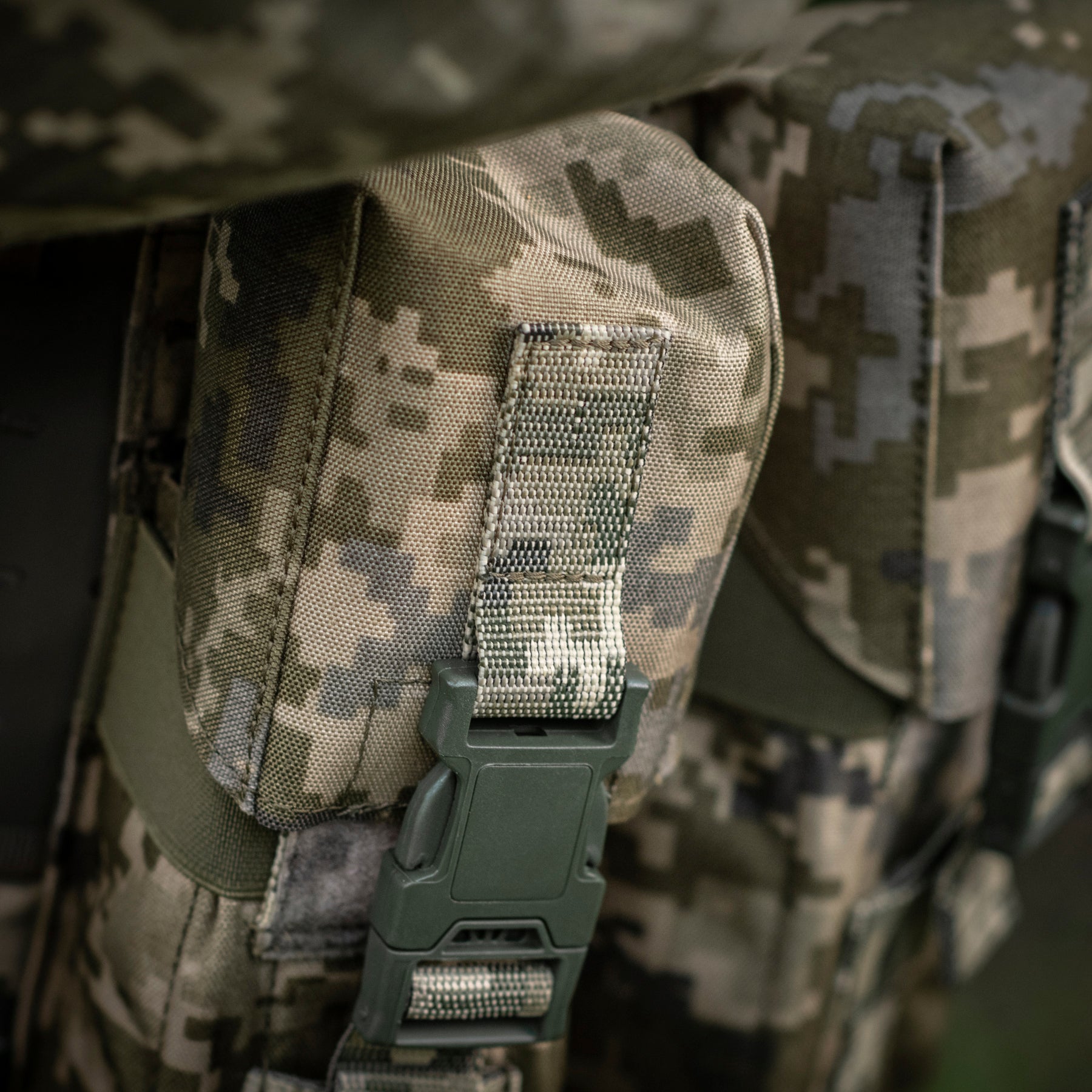 M-Tac підсумок на два магазина закритий Fastex MM14