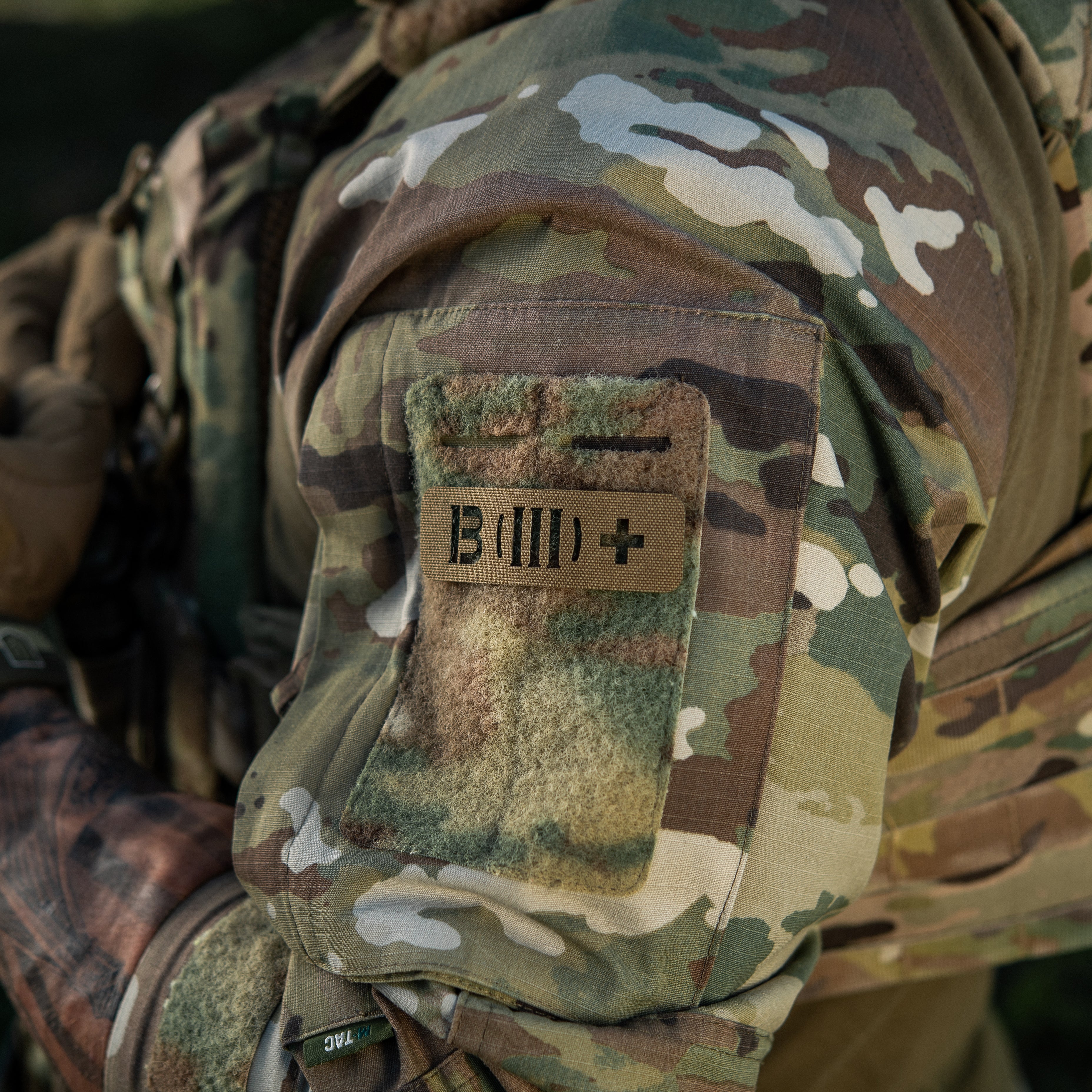 M-Tac нашивка група крові B (III) + наскрізна Laser Cut 25х80 Coyote
