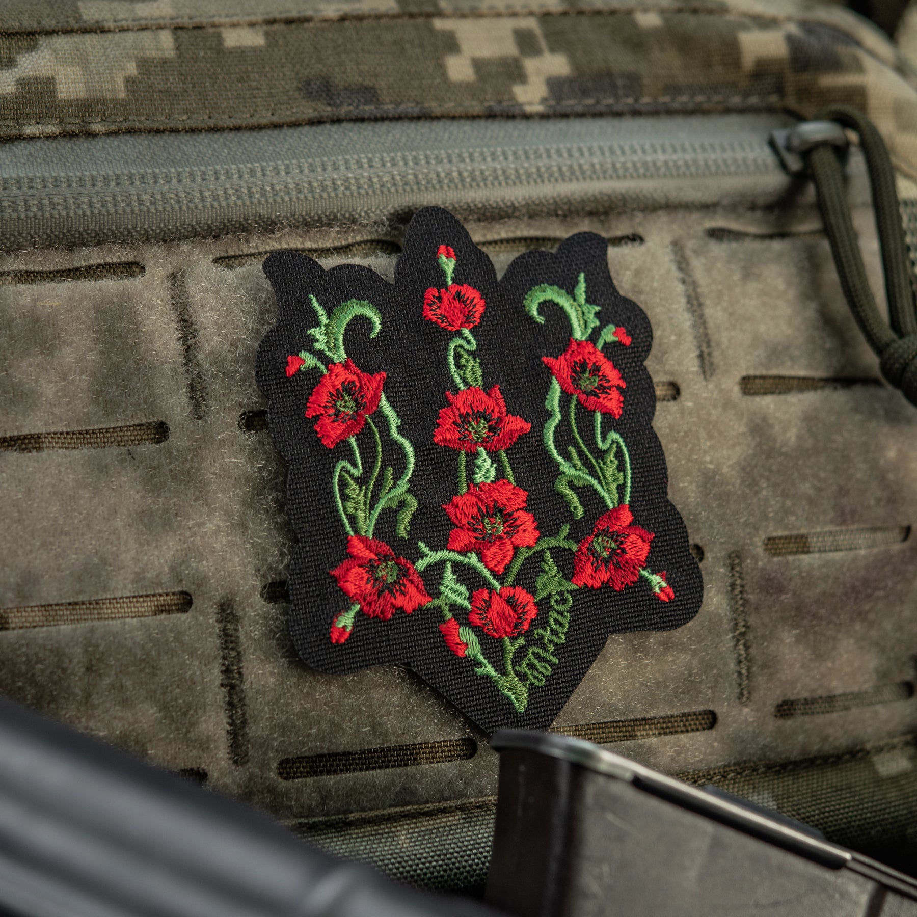M-Tac нашивка Тризуб Червоний мак (вишивка) Black