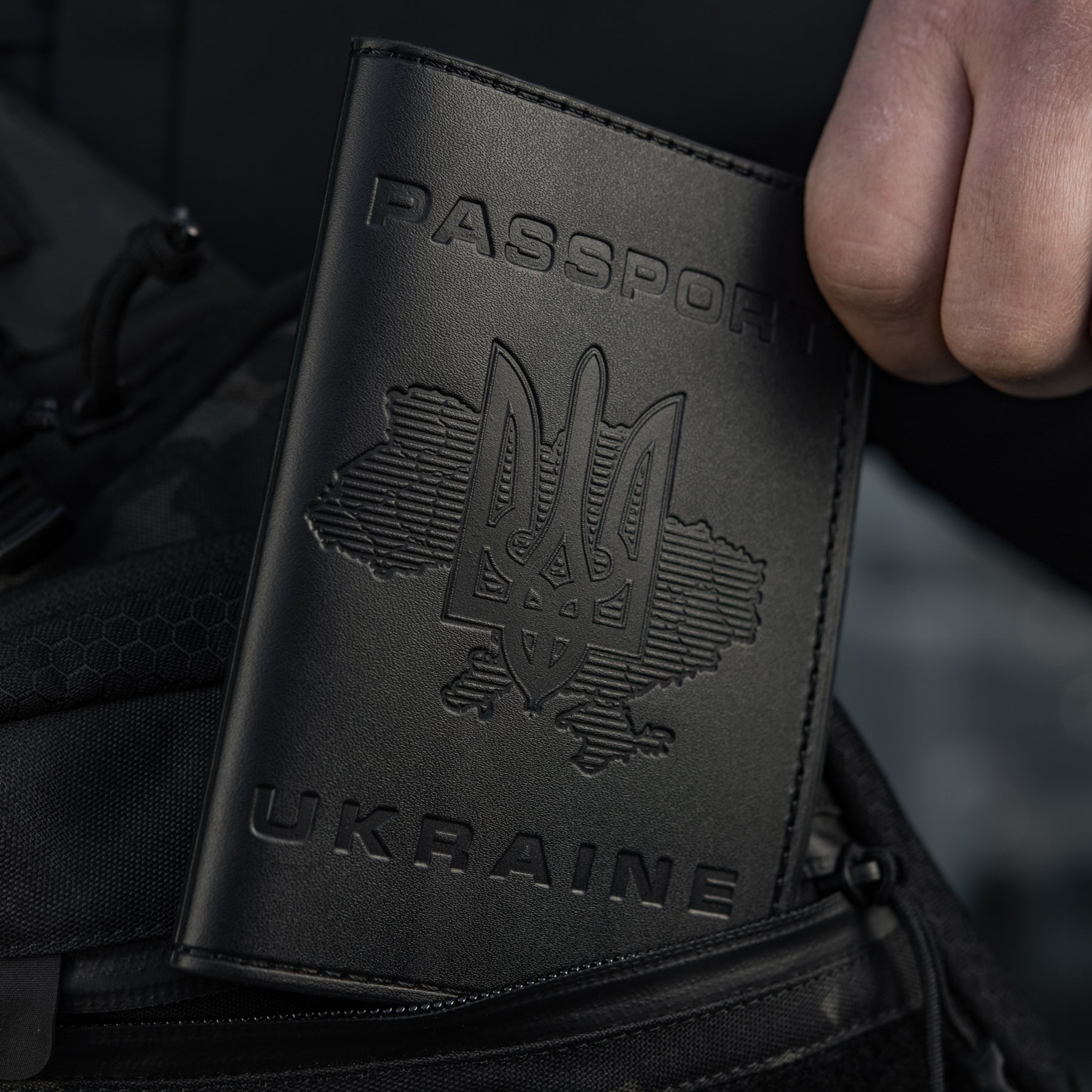 M-Tac обкладинка на паспорт України з картою