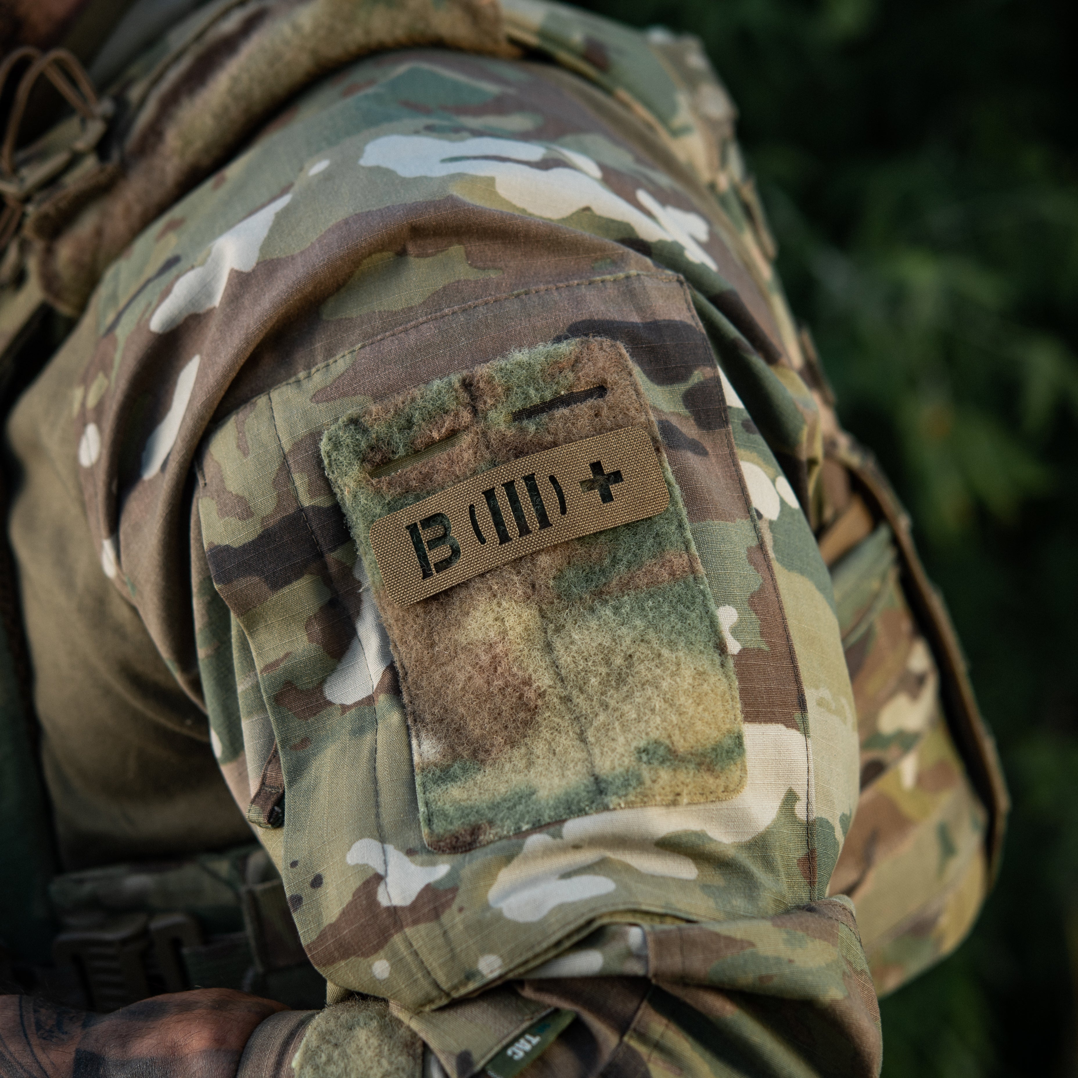M-Tac нашивка група крові B (III) + наскрізна Laser Cut 25х80 Coyote