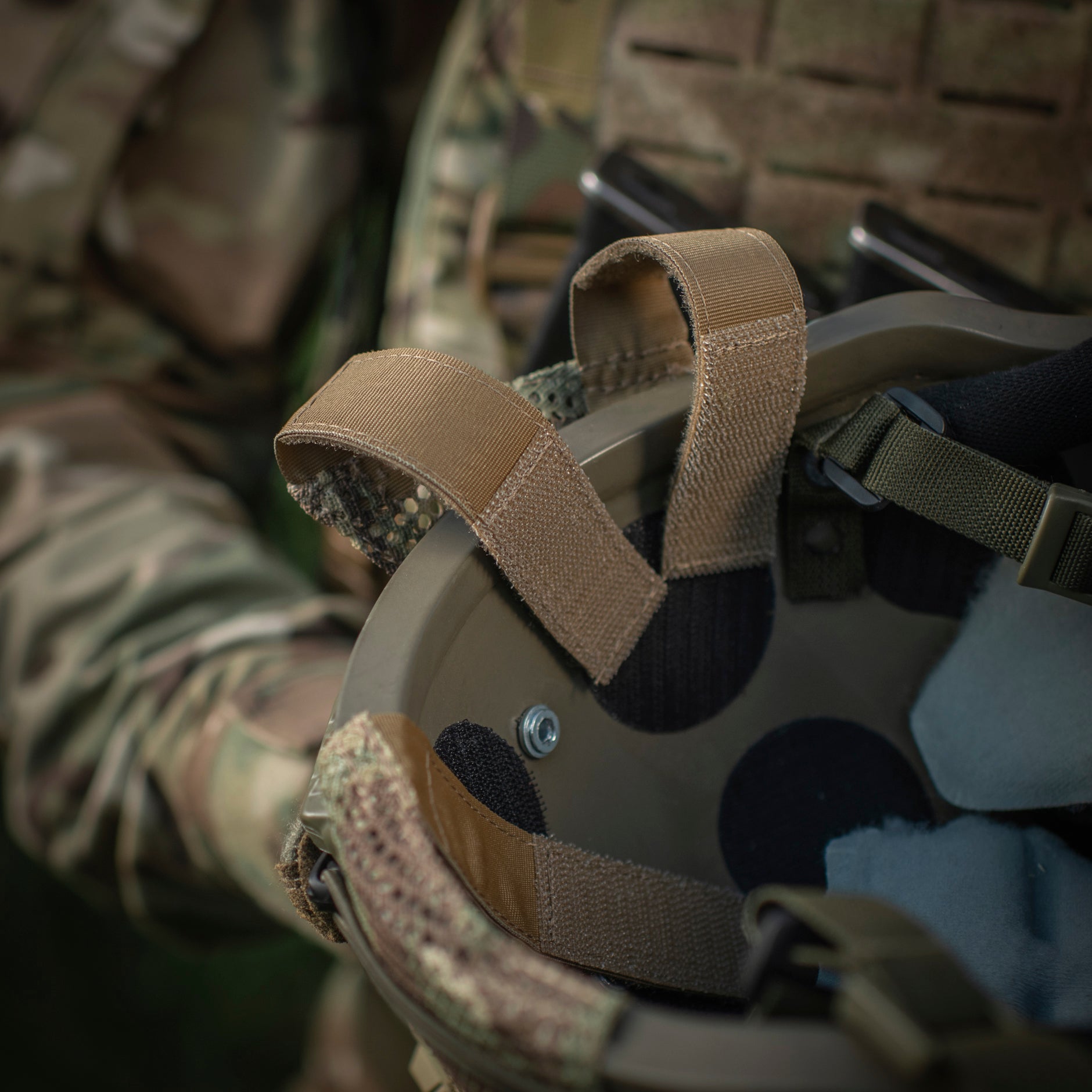 M-Tac кавер на шолом з отвором під Shroud