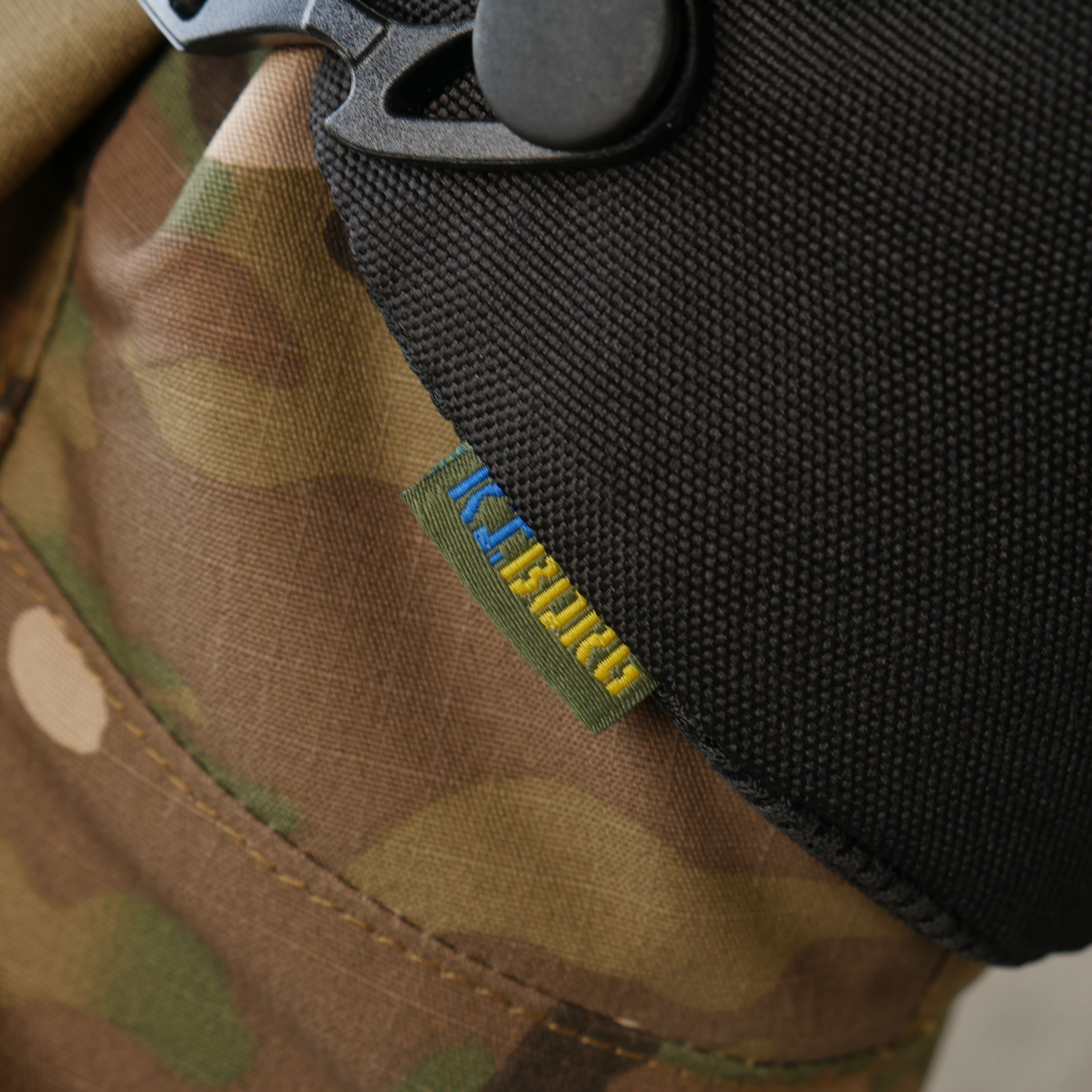 Комплект чорних наколінників та налокітників