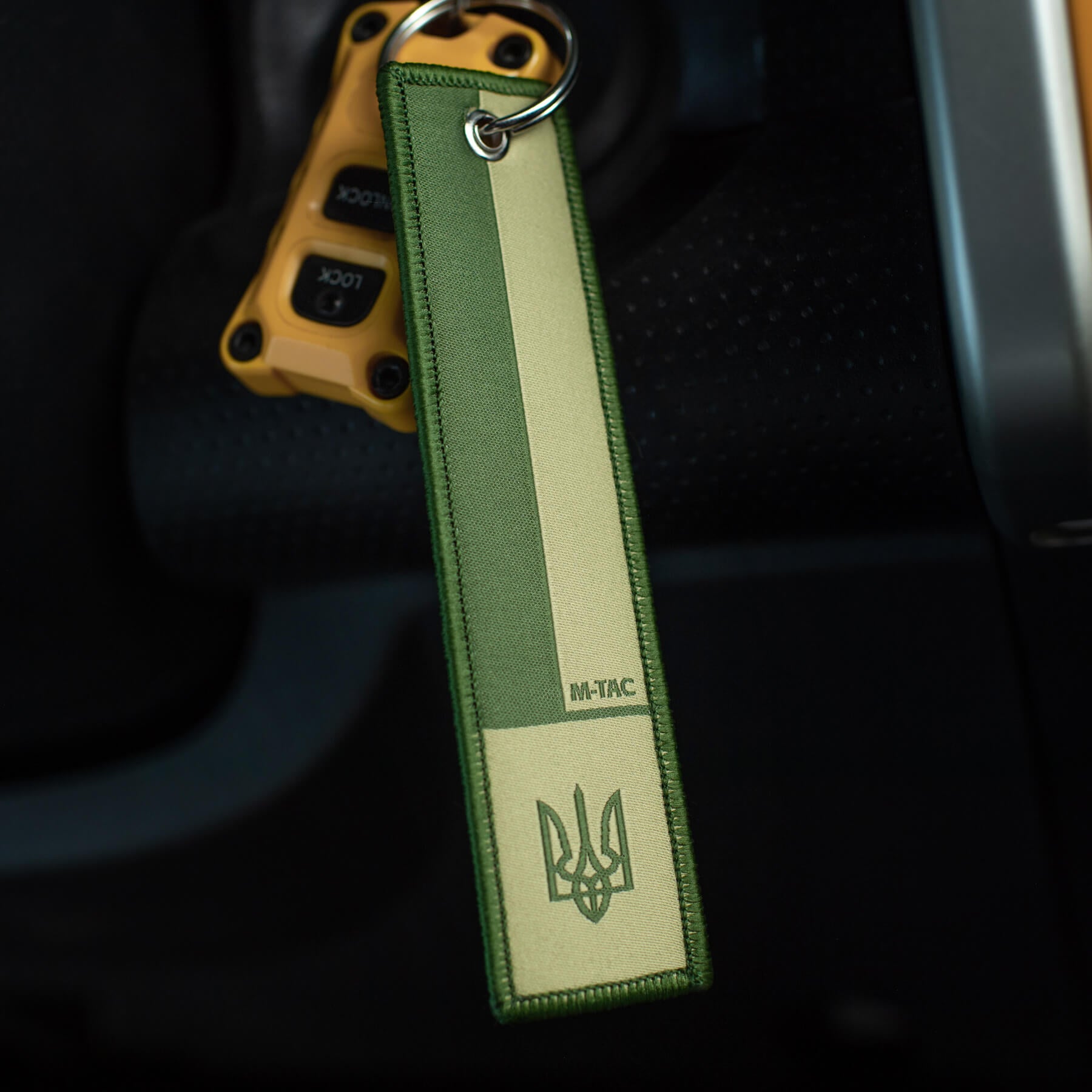 M-Tac брелок прапор UA олива