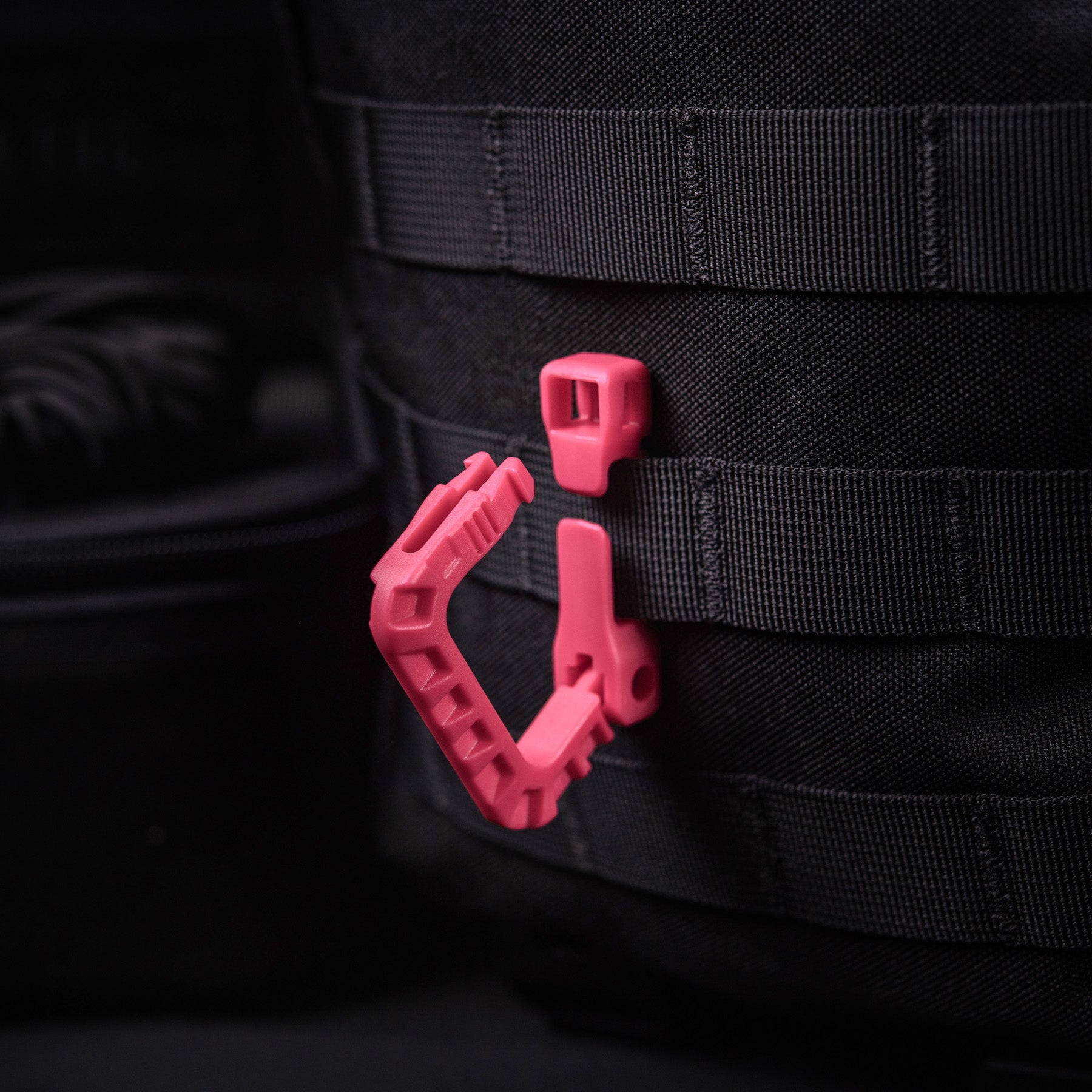 Карабін пластиковий Grimloc Pink