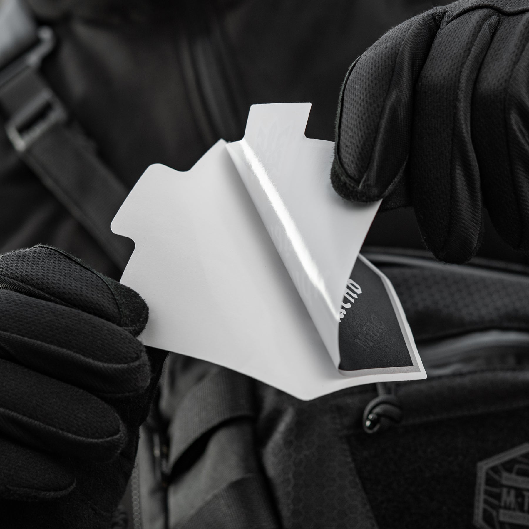 M-Tac наклейка Центр прийняття рішень Black