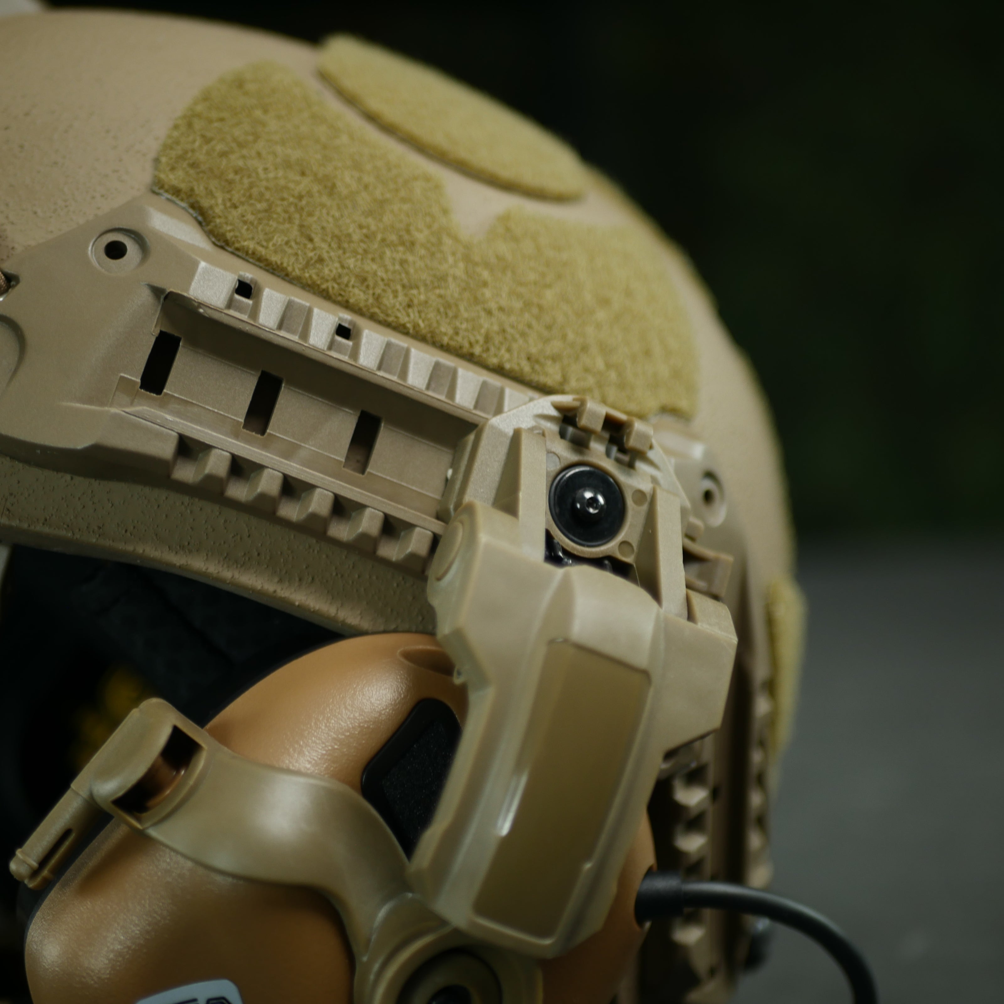 Кріплення для наушників "Чебурашки" EARMOR (Ops core arc) Койот