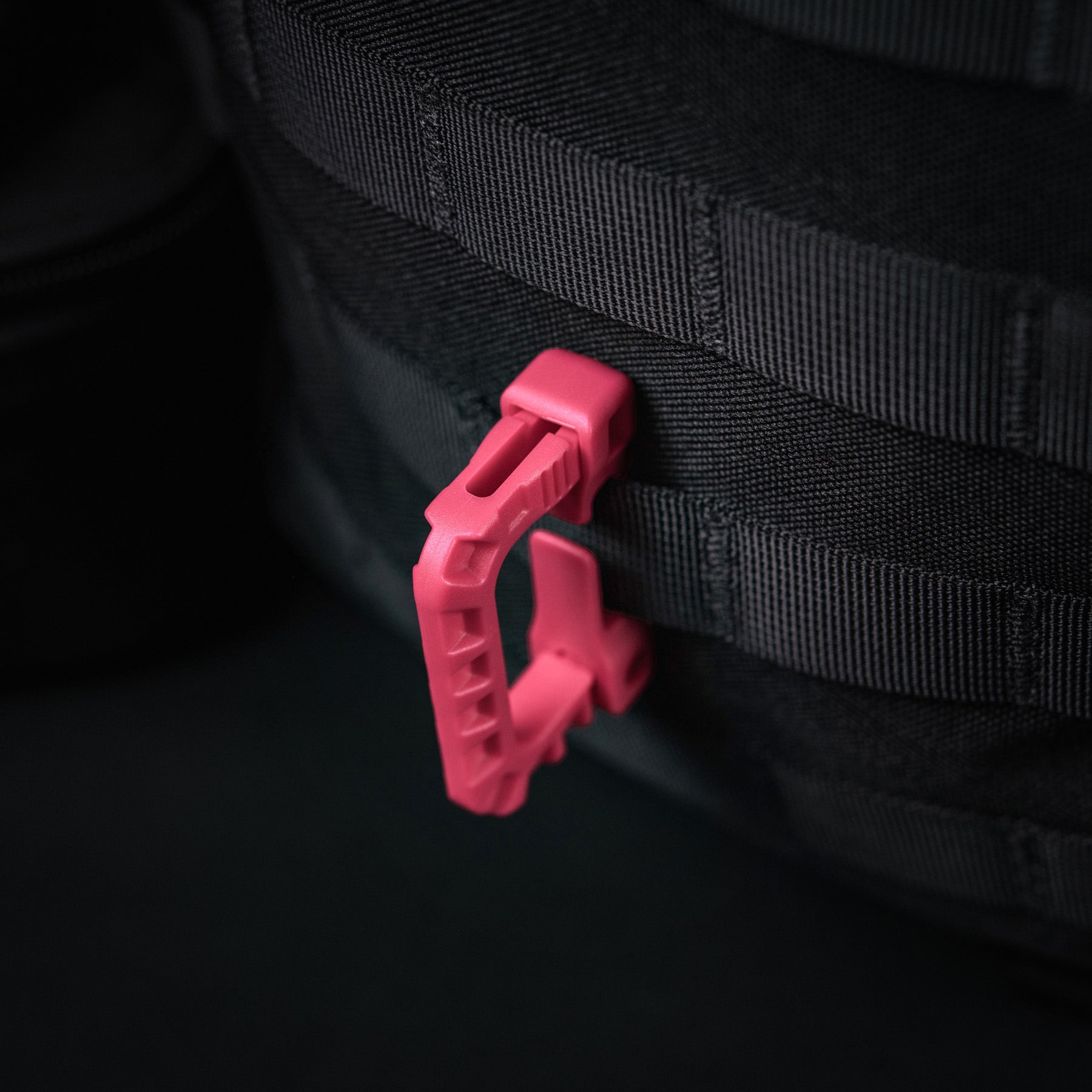 Карабін пластиковий Grimloc Pink