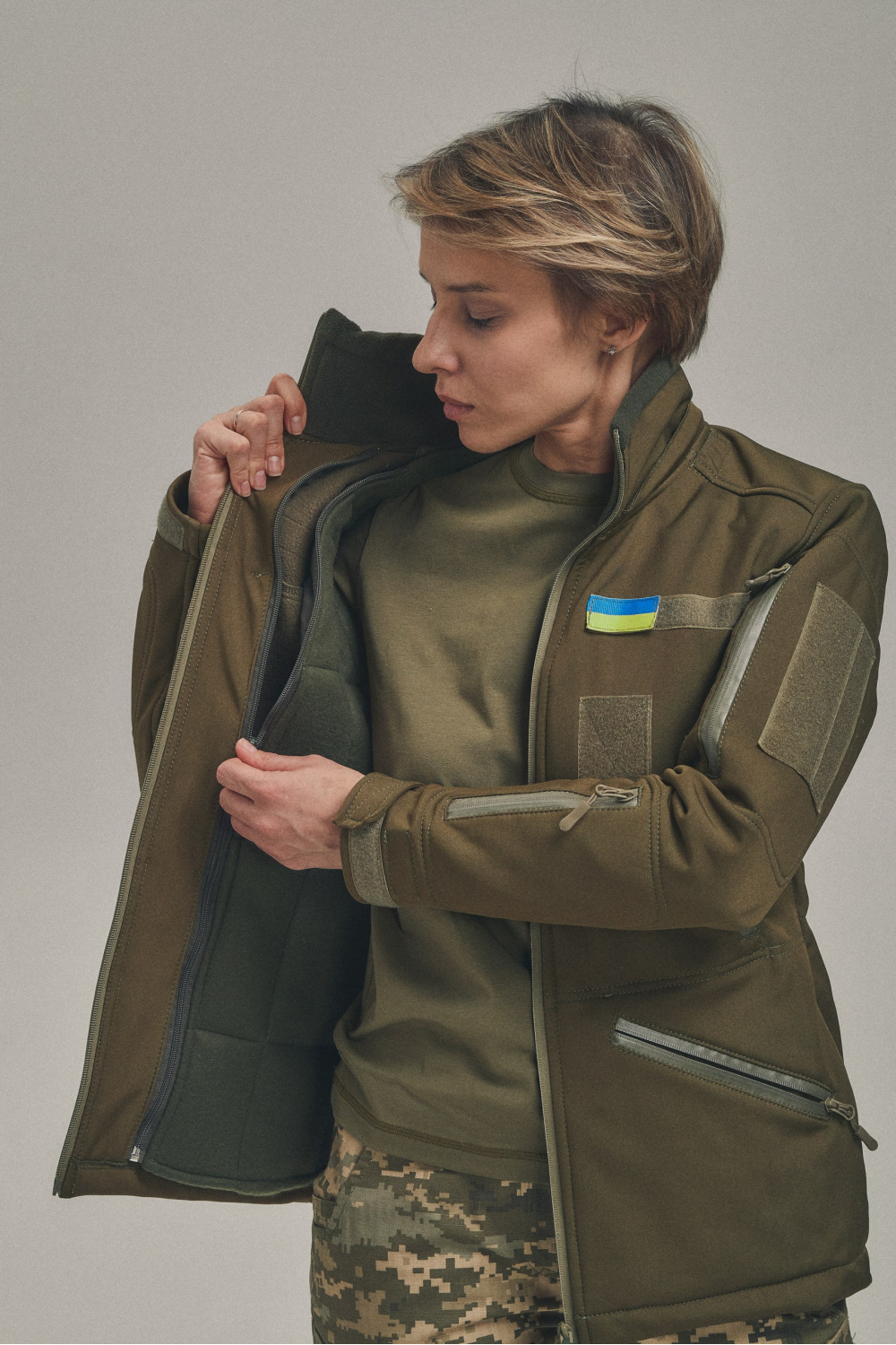 Зимова утеплена жіноча FS куртка-трансформер Soft Shell 2в1, хакі